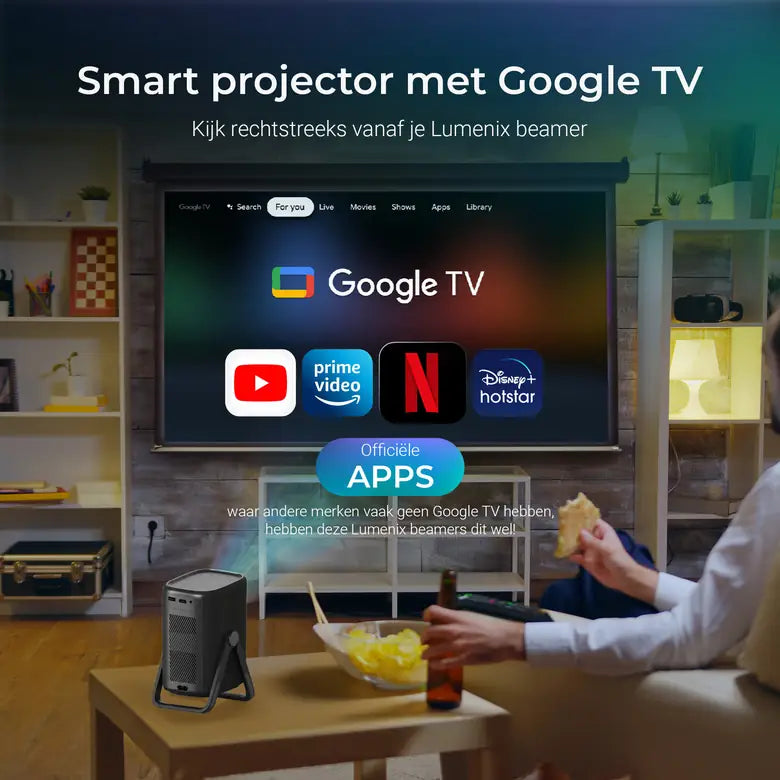 Lumenix AIR zwart in de woonkamer, met het Google TV-startscherm op de muur